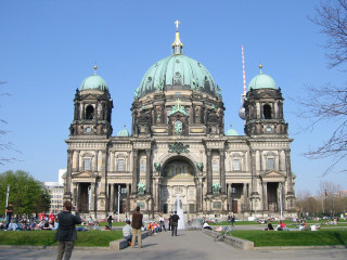 Large building green dome sky - berlin secession free wallpaper