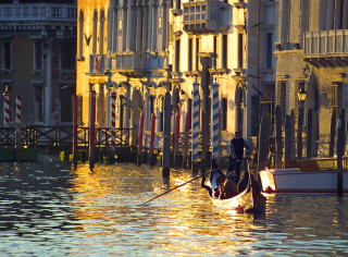 Man rowing boat canal Venice - impressionist free wallpaper