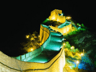 Night wall lights steep ramp - detailed free wallpaper