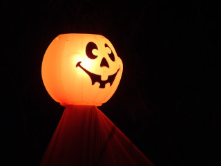Lighted pumpkin lantern scary face - scary free wallpaper