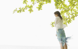 Woman beach tree leaves white - chizuko yoshida free wallpaper