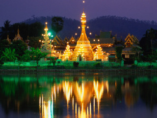 Large building lights water night 3 - ella guru free wallpaper