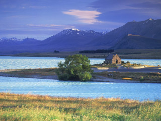 Small house island lake mountains - a small house free wallpaper