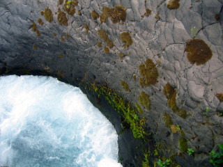 Rock wall waterfall green plant - a rock wall free wallpaper