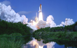Space shuttle taking off river - redshift free wallpaper