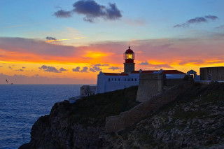 Lighthouse cliff sunset bird flying 2 - almada negreiro free wallpaper