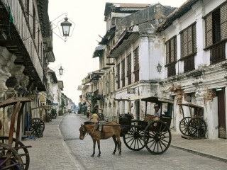 Horse carriage city cobblestone architecture - narrow free wallpaper