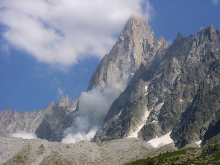 Mountain smoke clouds sky nature 2 - a mountain free wallpaper