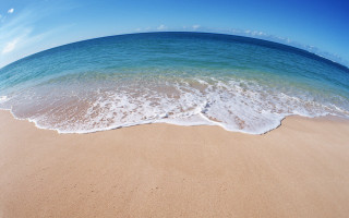 Wave beach blue sky foreground - a clear blue sky in the background free wallpaper