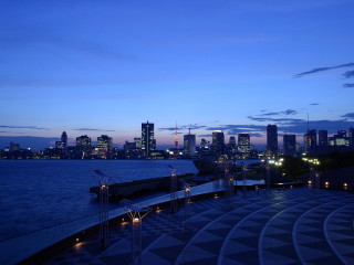 City skyline night circular structure - a large body of water free wallpaper