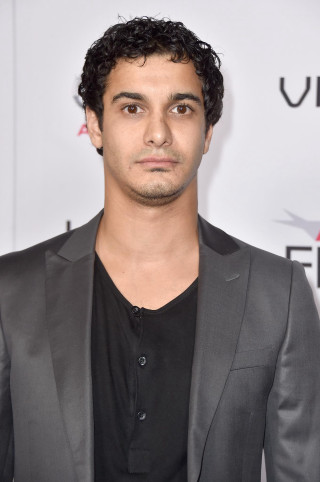 Man suit black shirt event - farid mansour free wallpaper
