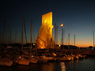 Boats parked water night time - the water free wallpaper