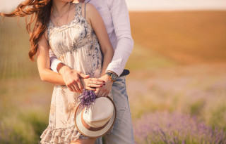 Man woman lavender field holding - a man and woman free wallpaper
