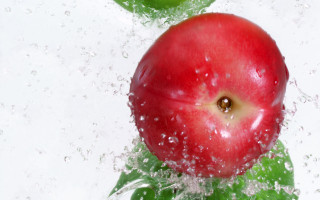 Red apple water green leaf - a green apple free wallpaper