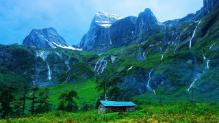 Cabin field mountains blue roof - a blue sky free wallpaper