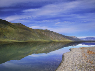Mountain reflection lake sunny blue - the still water of a lake free wallpaper