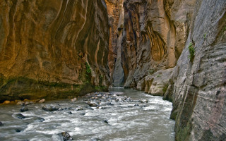Narrow river narrow canyon rocks 4 - a narrow river free wallpaper