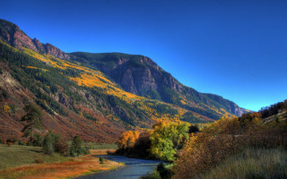 River lush valley autumn mountains - a lush green valley free wallpaper