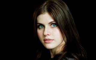 Woman blueeyes longhair portrait blackbackground - perfect eye free wallpaper