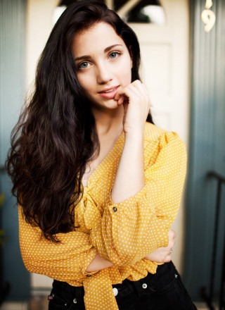 Woman long hair yellow shirt - her chin free wallpaper