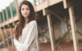 Woman standing building handbag portrait - free forest wallpaper