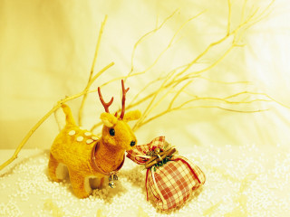 Stuffed animals christmas ornament tablecloth - a christmas ornament free wallpaper