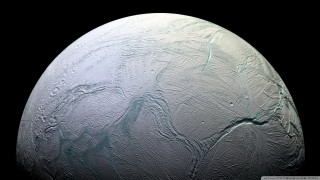 Large white object water black - ultra free wallpaper