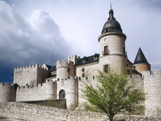 Castle tree cloudy sky front 5 - cloudy free wallpaper
