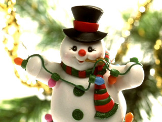 Snowman ornament hat scarf green - a hat and scarf free wallpaper