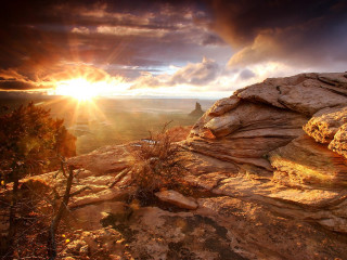 Sunset rocky cliff tree cloudy - beautiful landscape free wallpaper