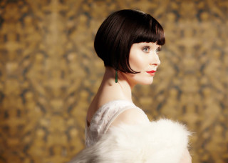Woman bob white fur stole - a red lip free wallpaper