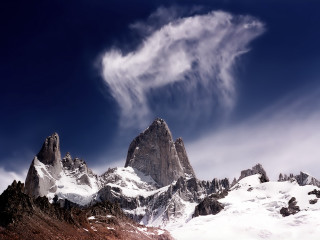 Mountain range cloud sky snow - a cloud in the sky above free wallpaper