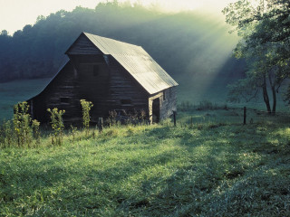Barn field tree fence sunbeam - a barn in a field free wallpaper