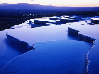 Large body of water ice 2 - a large body of water free wallpaper