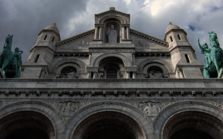 Large building statues cloudy sky 2 - statue free wallpaper
