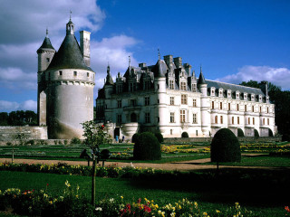 Castle garden sky clouds background 4 - de hirsh margule free wallpaper