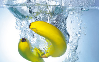 Banana water together - the bottom of the picture free wallpaper