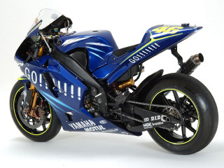 Blue motorcycle yellow stripe black - a blue motorcycle free wallpaper