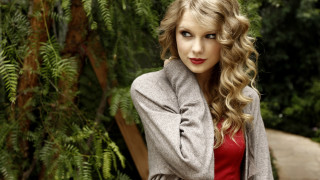 Woman red dress long hair 5 - else alfelt free wallpaper