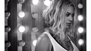 Blonde woman mirror lights necklace - diamond free wallpaper