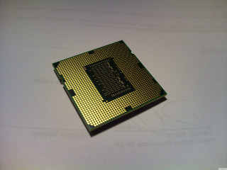 Cpu chip table white background - ray free wallpaper