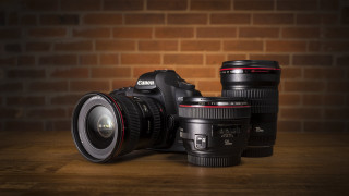 Camera lens table brick wall - canon eos r 3 free wallpaper