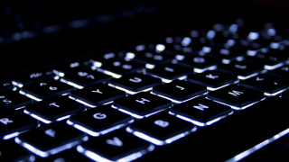 Keyboard closeup black background white 4 - key free wallpaper