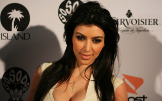 Woman blackhair whitedress redcarpet palmtree - long black hair free wallpaper