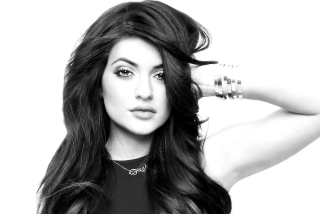 Woman long hair necklace posing 5 - long hair and a necklace free wallpaper