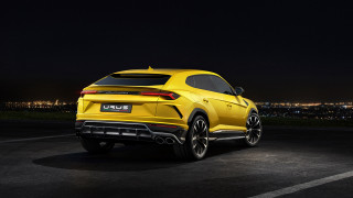 Yellow lamb suv night city - city free wallpaper