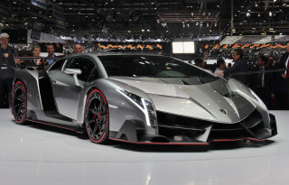 Silver sports car showroom people - silver free wallpaper