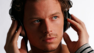 Man headphones serious look camera - headphone free wallpaper
