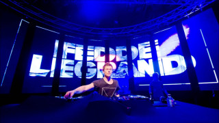 Dj playing set blue light - alfred freddy krupa free wallpaper