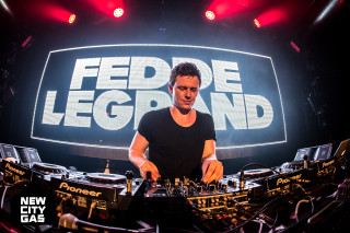 Man playing dj set stage - alfred freddy krupa free wallpaper